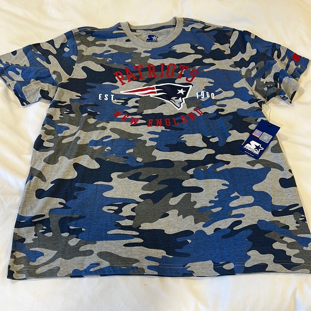 BNWT Patriots blue Camouflage short sleeve shirt.  Great gift!